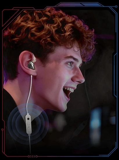 Gamer uses KZ Axas gaming earbuds