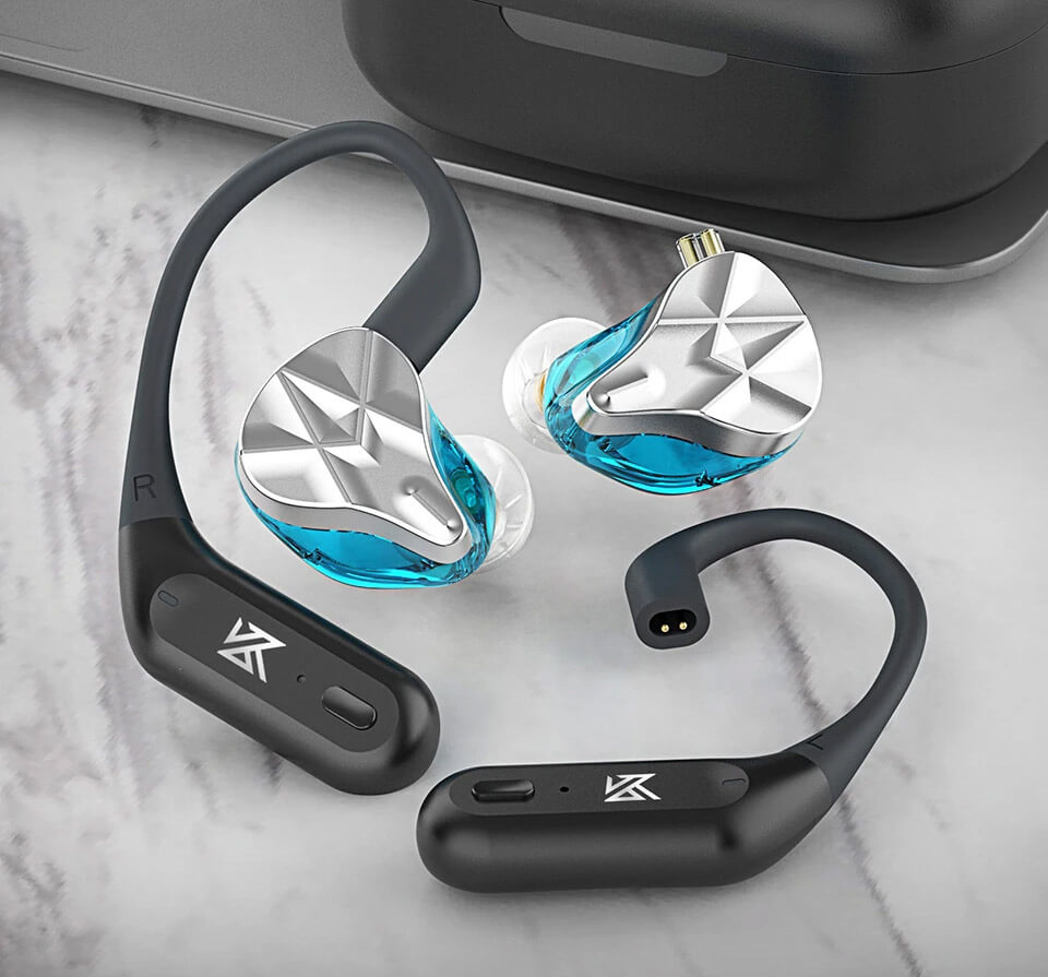 One KZ AZ09 Pro ear hook is connected to the KZ ASF earphone, and the other is not
